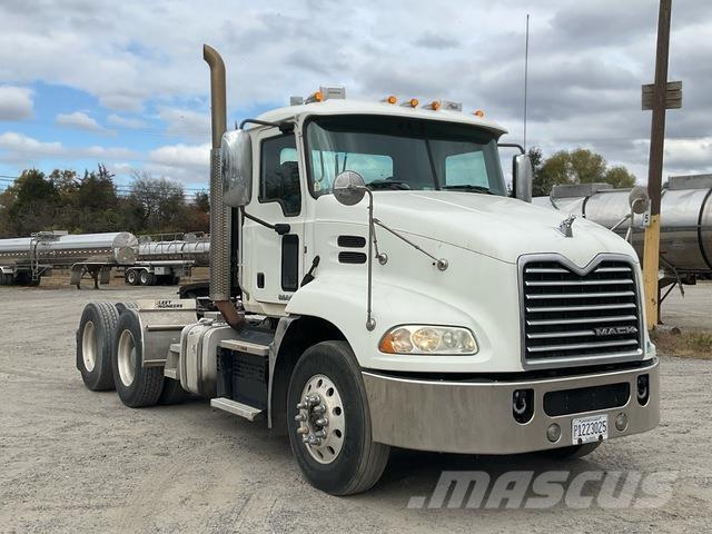 Mack CXU613 Sadulveokid