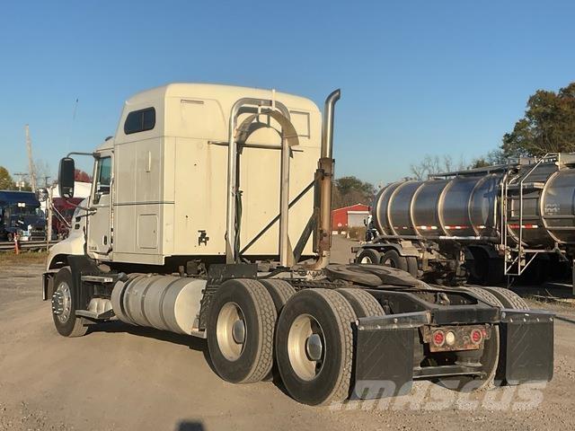 Mack CXU613 Sadulveokid