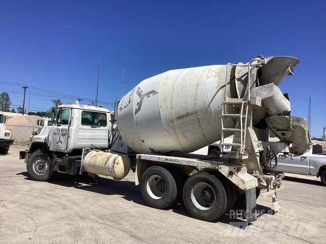 Mack DM690S Muud veokid