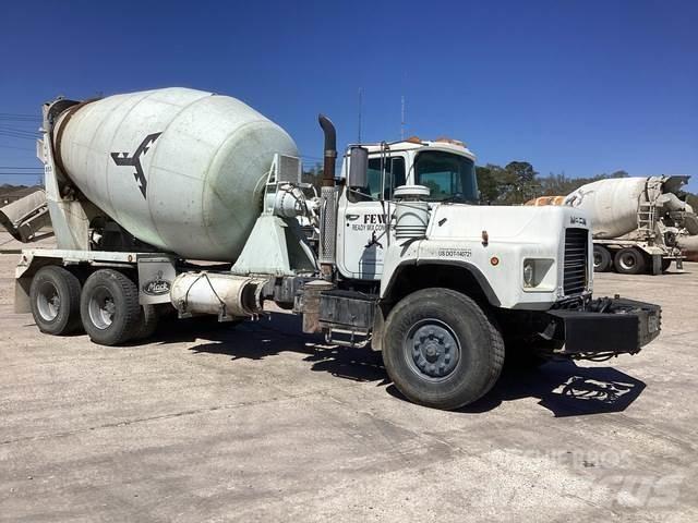 Mack DM690S Muud veokid