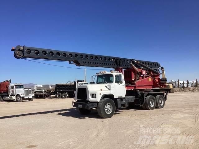 Mack DM690S Puurmasinad