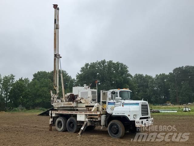 Mack DMM6906S Puurmasinad