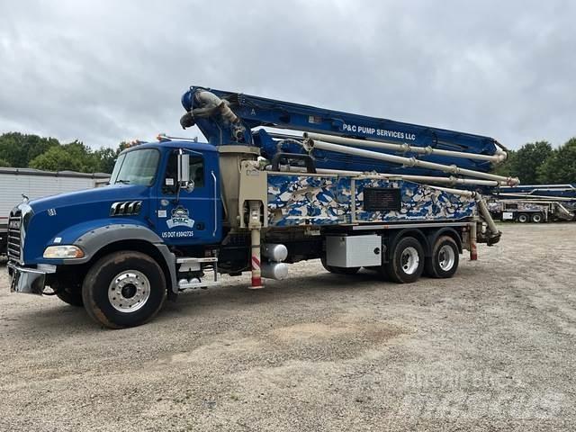 Mack GR64B Betooni pumpautod