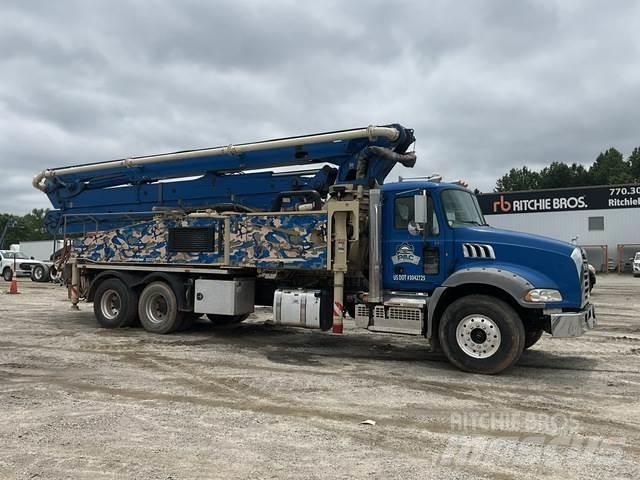 Mack GR64B Betooni pumpautod
