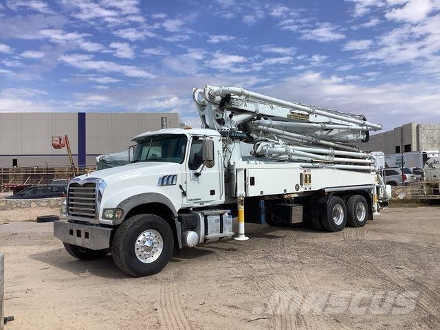 Mack GR64F Betooni pumpautod