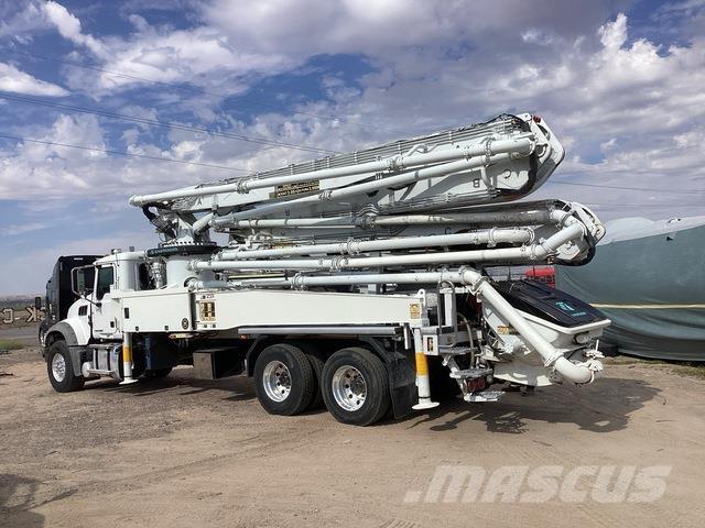 Mack GR64F Betooni pumpautod