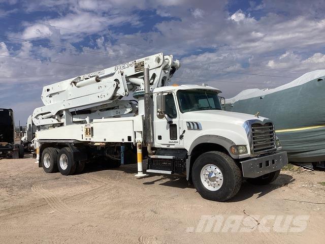 Mack GR64F Betooni pumpautod