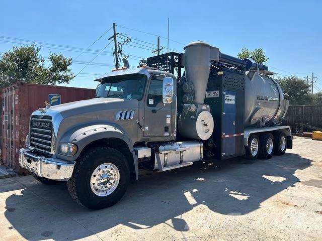 Mack Granite Roomikekskavaatorid