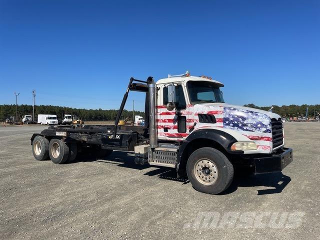 Mack GU533 Konksliftveokid