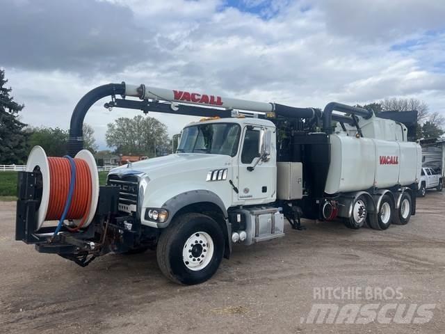 Mack GU713 Roomikekskavaatorid