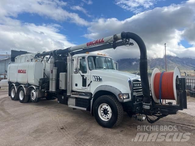 Mack GU713 Roomikekskavaatorid