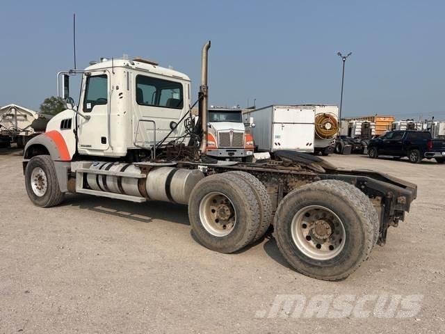 Mack GU713 Sadulveokid