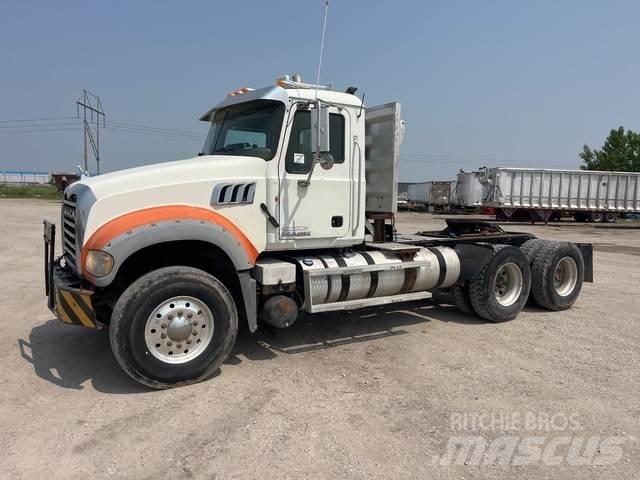 Mack GU713 Sadulveokid