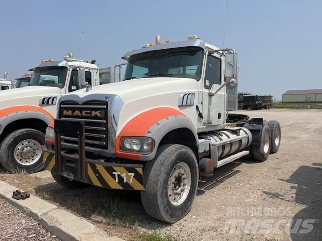 Mack GU713 Sadulveokid