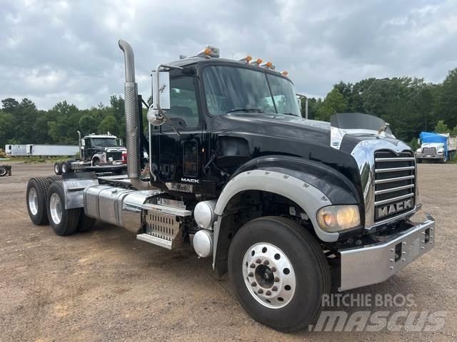 Mack GU713 Sadulveokid