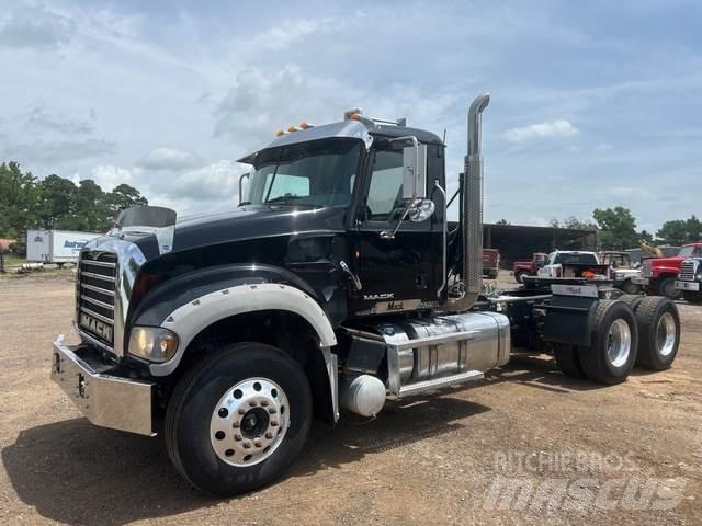 Mack GU713 Sadulveokid