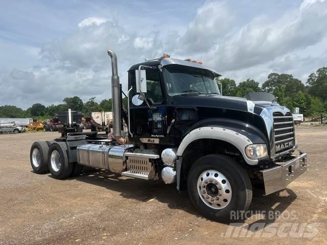 Mack GU713 Sadulveokid