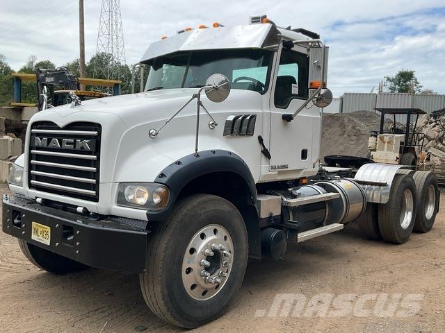 Mack GU713 Sadulveokid
