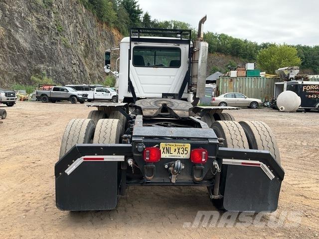 Mack GU713 Sadulveokid