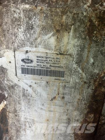 Mack LE613 Prügiautod