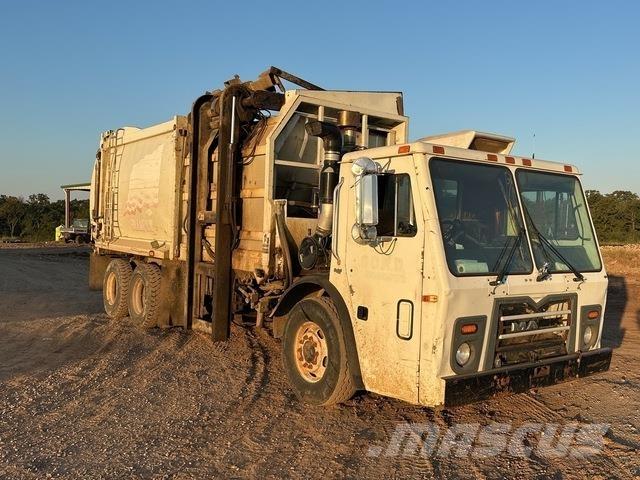 Mack LEU613 Prügiautod