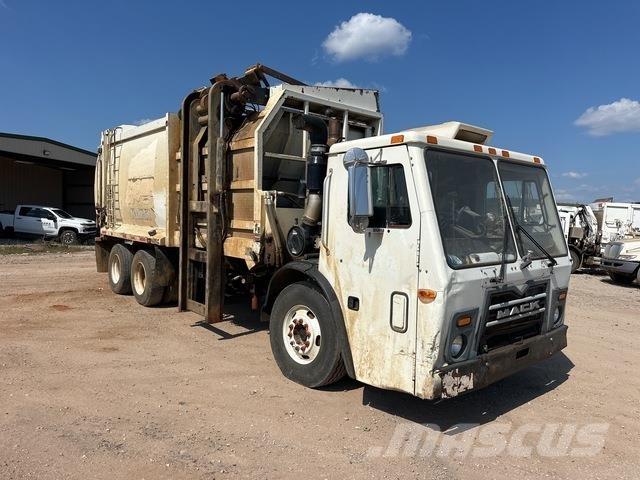 Mack LEU613 Prügiautod