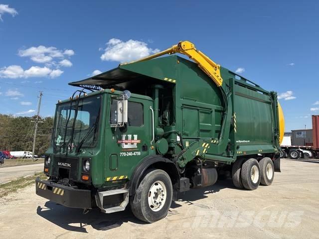 Mack MR690S Prügiautod