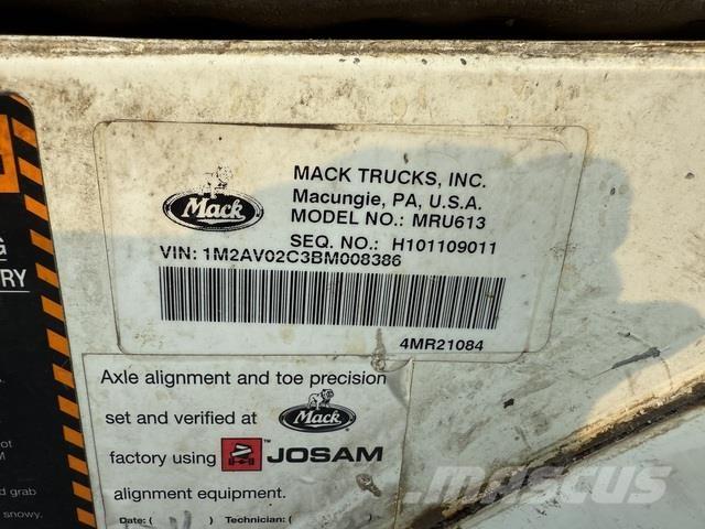 Mack MRU613 Prügiautod