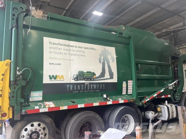 Mack MRU613 Prügiautod