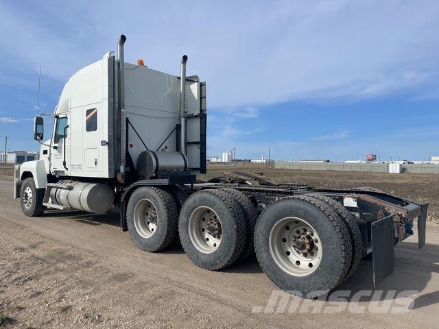 Mack PI86T Sadulveokid