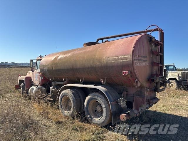Mack R688ST Veepaagiga autod