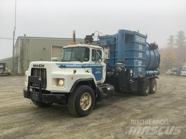 Mack RB690S Vaakumautod