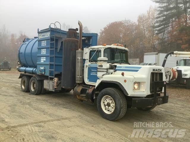Mack RB690S Vaakumautod