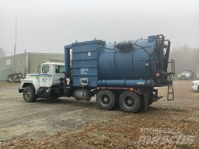 Mack RB690S Vaakumautod