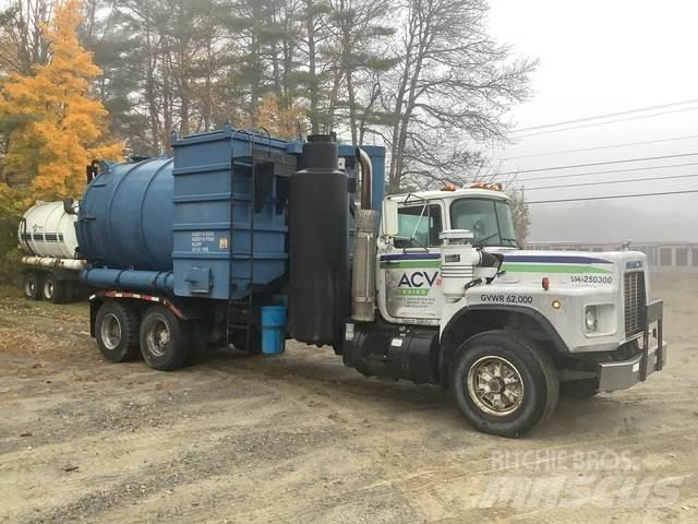 Mack RB690S Vaakumautod