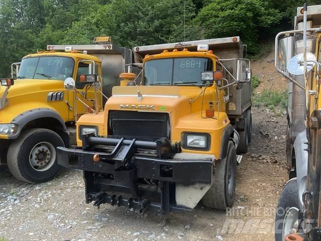 Mack RD688S Liivapuisturid ja soolapuisturid