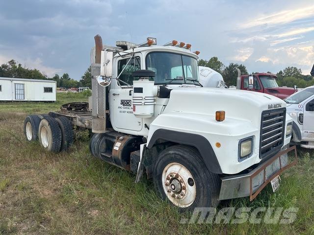 Mack RD688S Sadulveokid
