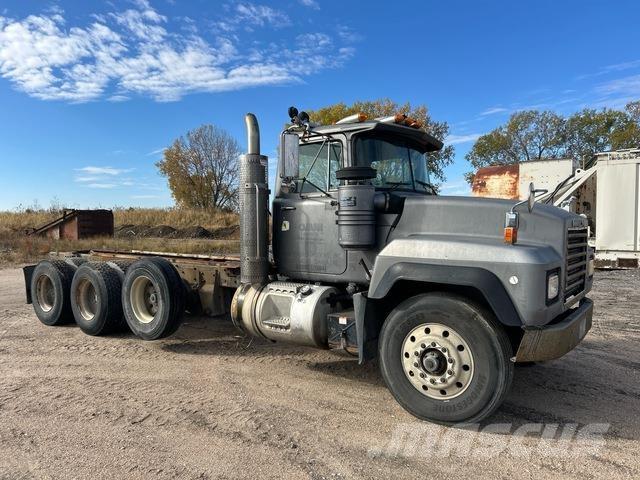 Mack RD688S Kabiinid