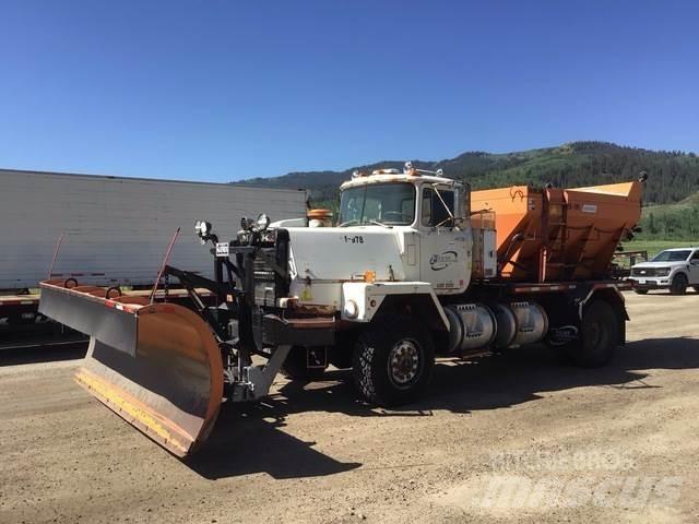 Mack RM6 Lumesahad