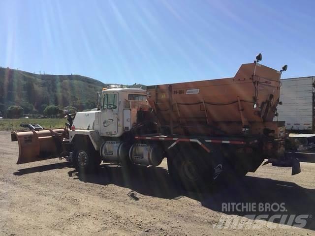 Mack RM6 Lumesahad