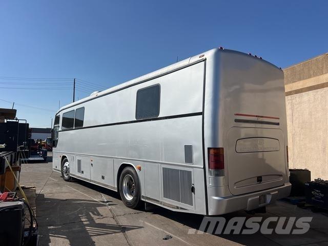 MCI F3500 Haagissuvilad ja autoelamud