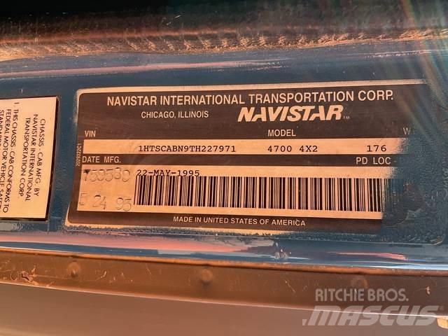 Navistar 4700 Auto korvtõstukid