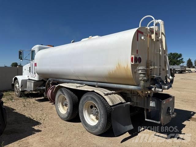 Peterbilt 377 Veepaagiga autod