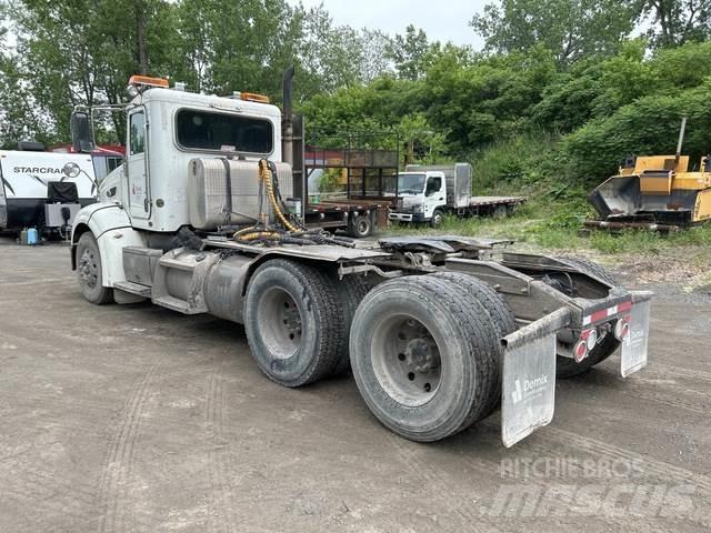 Peterbilt 384 Sadulveokid
