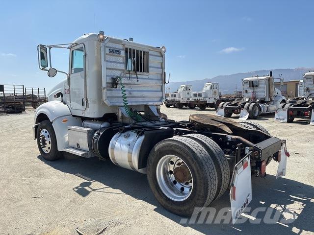 Peterbilt 384 Sadulveokid