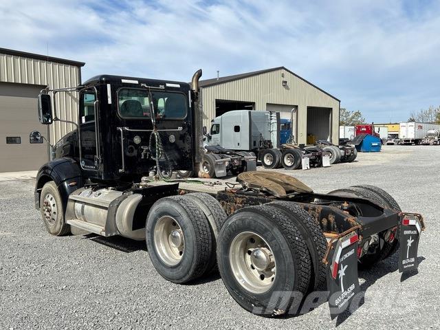Peterbilt 384 Sadulveokid