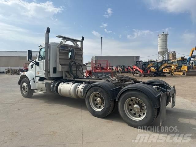 Peterbilt 567 Sadulveokid