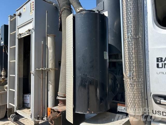 Peterbilt 567 Roomikekskavaatorid