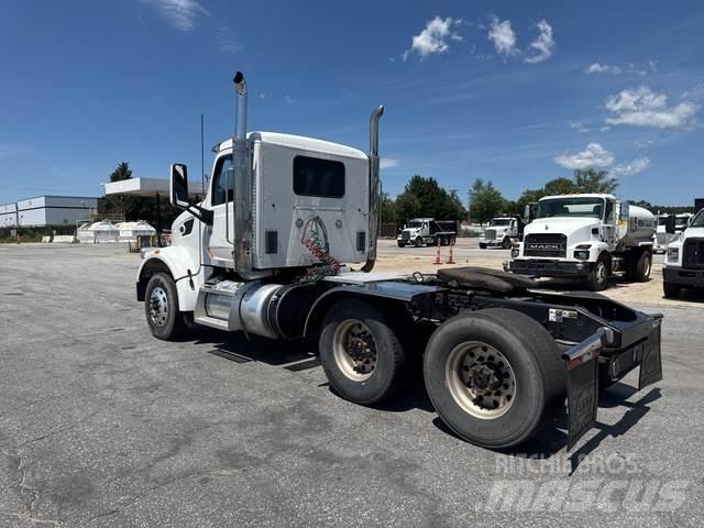 Peterbilt 567 Sadulveokid