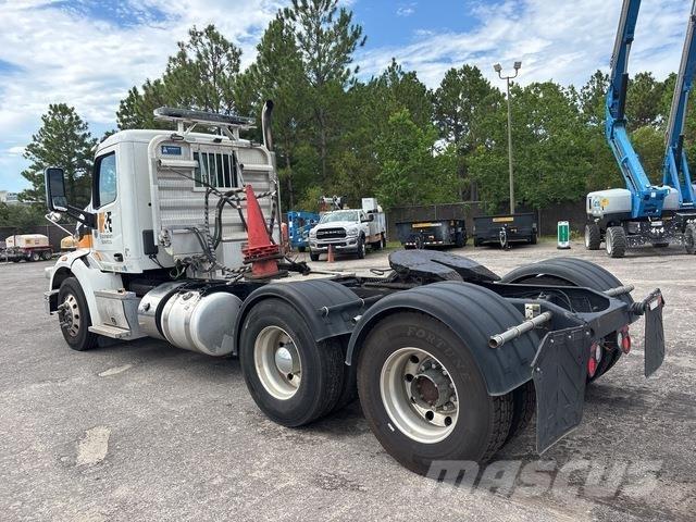 Peterbilt 567 Sadulveokid